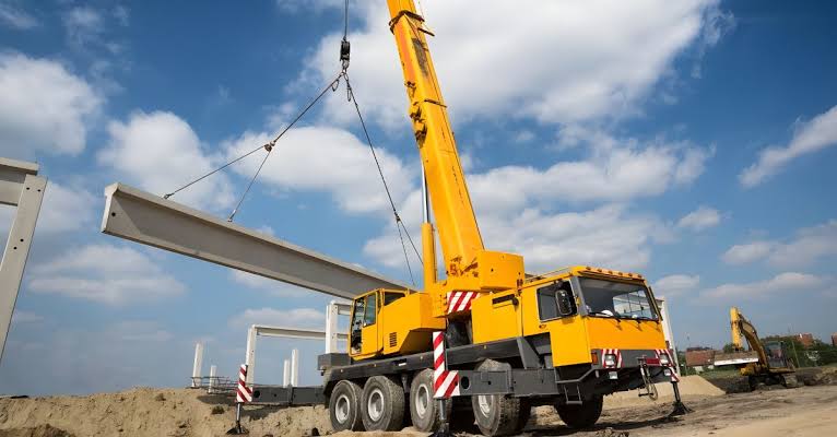 Key Features Project Managers Look for in RT Cranes